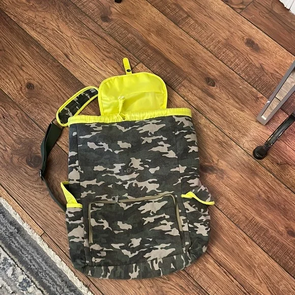 Backpack - Picture 1 of 7